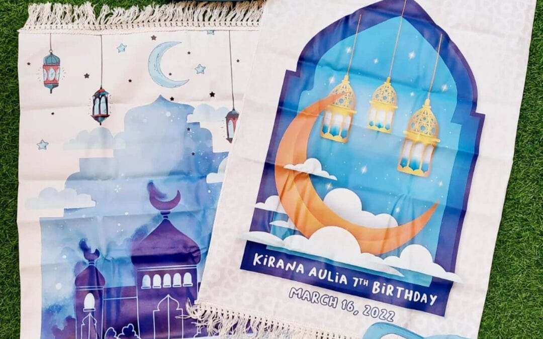 MINIMAL ORDER 12PC SAJA Salah satu souvenir favorite nih di bulan ramadhan ini..Anak2 yang terima pasti makin semangat ibadahnya.. hehehe..SAJADAH ANAK + TAS 🕋Size : 45 x 60 cmCustom nama beda2Pilihan desain banyak banget 🤩Yuk segera hubungi mimin..——————GOTCHA! – since 2009Menerima custom souvenir..Bisa untuk ulang tahun, manyue, aqiqah, khitanan, perpisahan, gathering, dan untuk merchandise perusahaan… Harga Terjangkau Kualitas Terbaik Proses Ontime Termasuk Packaging Desain Custom Pengiriman ke seluruh Indonesia..Katalog Harga : cek di IG Shop / Katalog WA Order :WA : 085733405030(Link on bio).#mugcustom #mugsurabaya #hampersurabaya #souvenirmug #souvenirsurabaya #cetakmug #jualmug #manyue #hampermug #mugbirthday #souvenirbirthday #souvenirultah #tasultah #personalizedmug #customtumbler #goodiebagmurah #gotchaku #goodiebag #tasgoodiebag #goodiebagulangtahun #printingmug #supplymug #mugkeren #aqiqah #goodiebagmanyue #goodiebag #handukbordir #customsouvenir —————————————————————————Thank you! Happy shopping Have a nice day#sajadahgotchaku