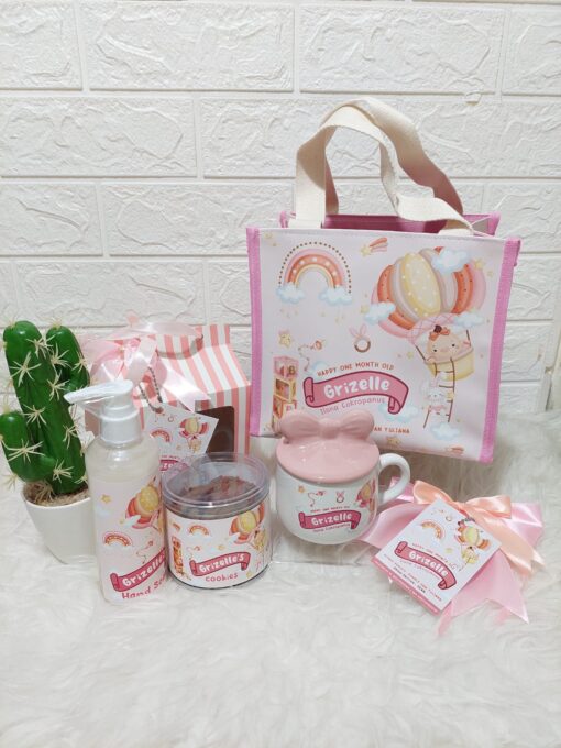 Grizelle Hampers Set Tas Sanitizer cookies Mug Pita
